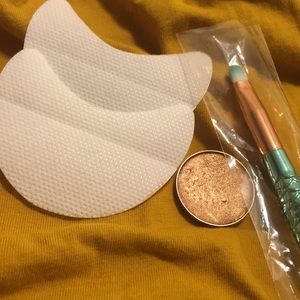 Mermaid brush and ofra eyeshadow